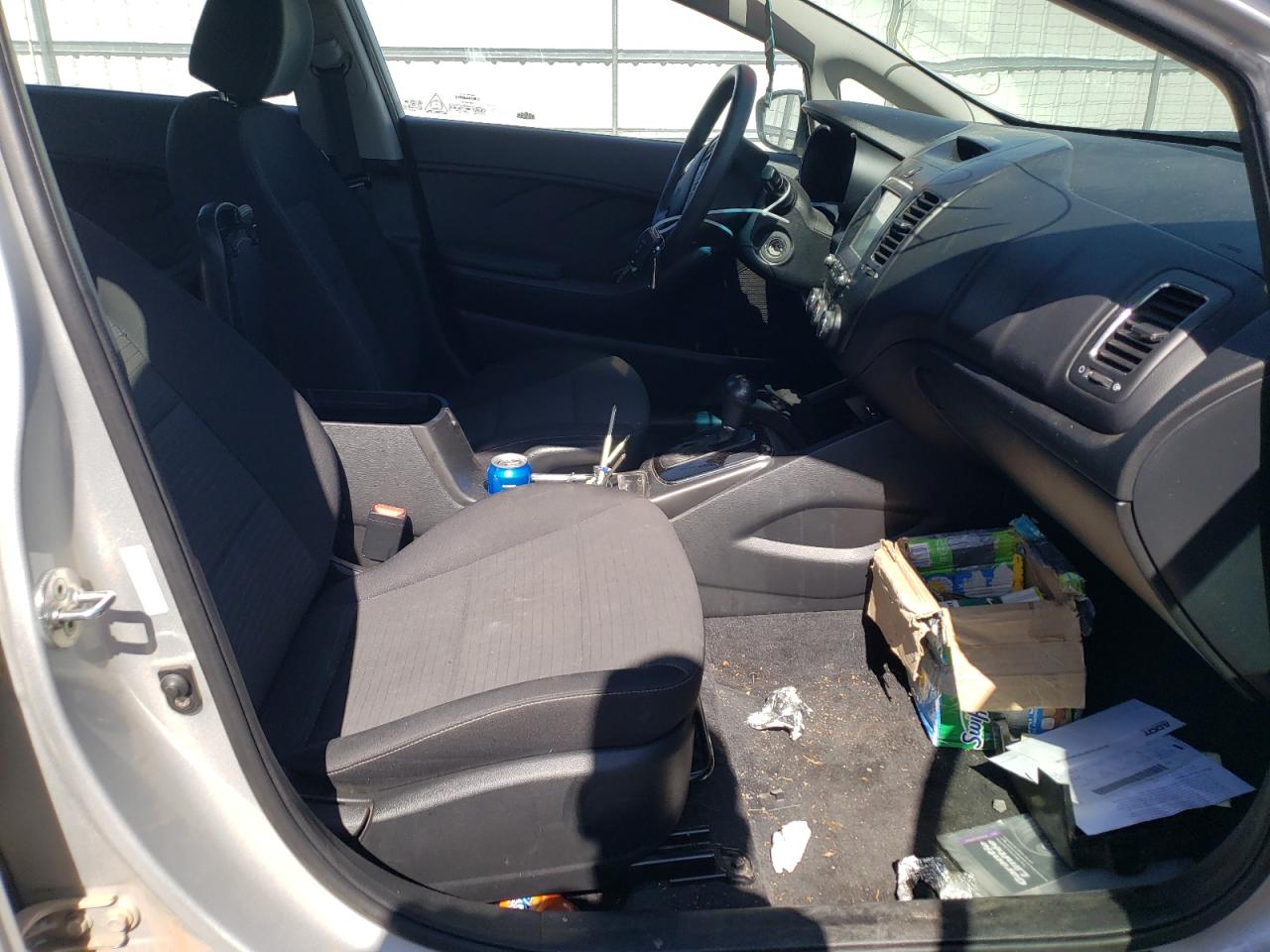 Photo 5 from auction – 2018 KIA FORTE LX with VIN 3KPFL4A78JE210620