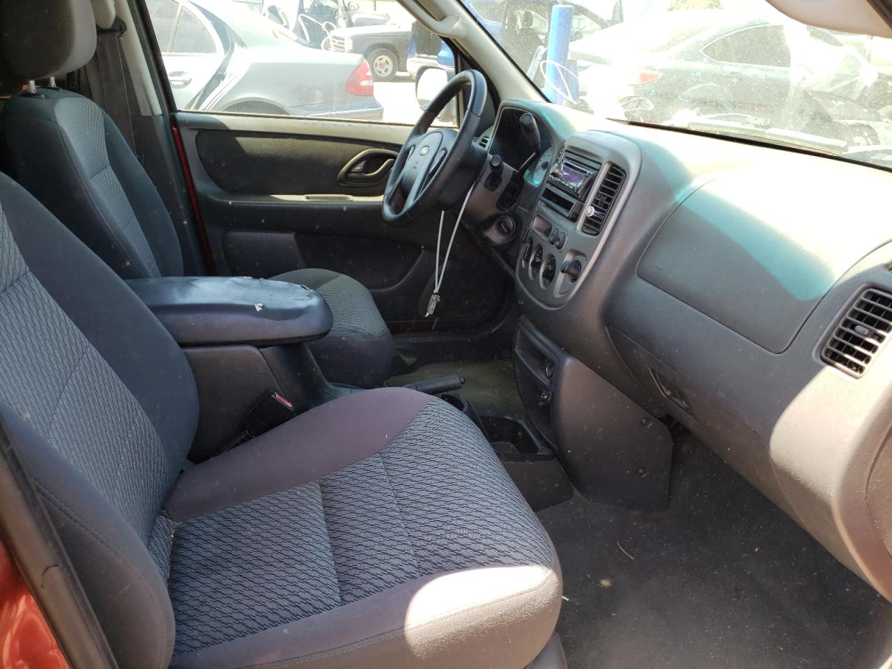 Photo 5 from auction – 2003 FORD ESCAPE XLT with VIN 1FMYU93123KC66706