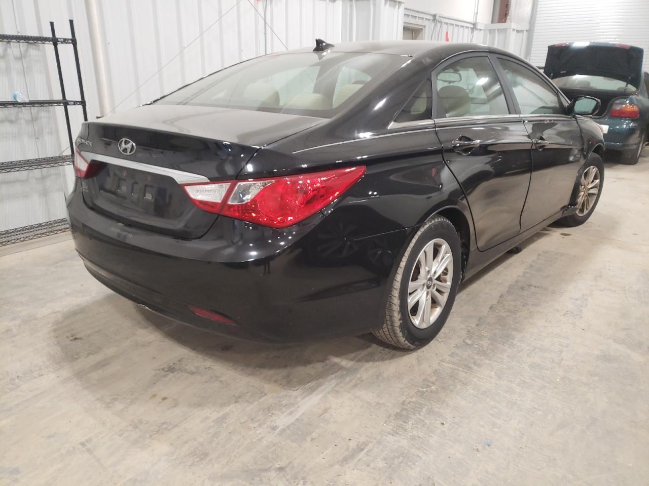 Photo 4 from auction – 2013 HYUNDAI SONATA GLS with VIN 5NPEB4AC9DH726013