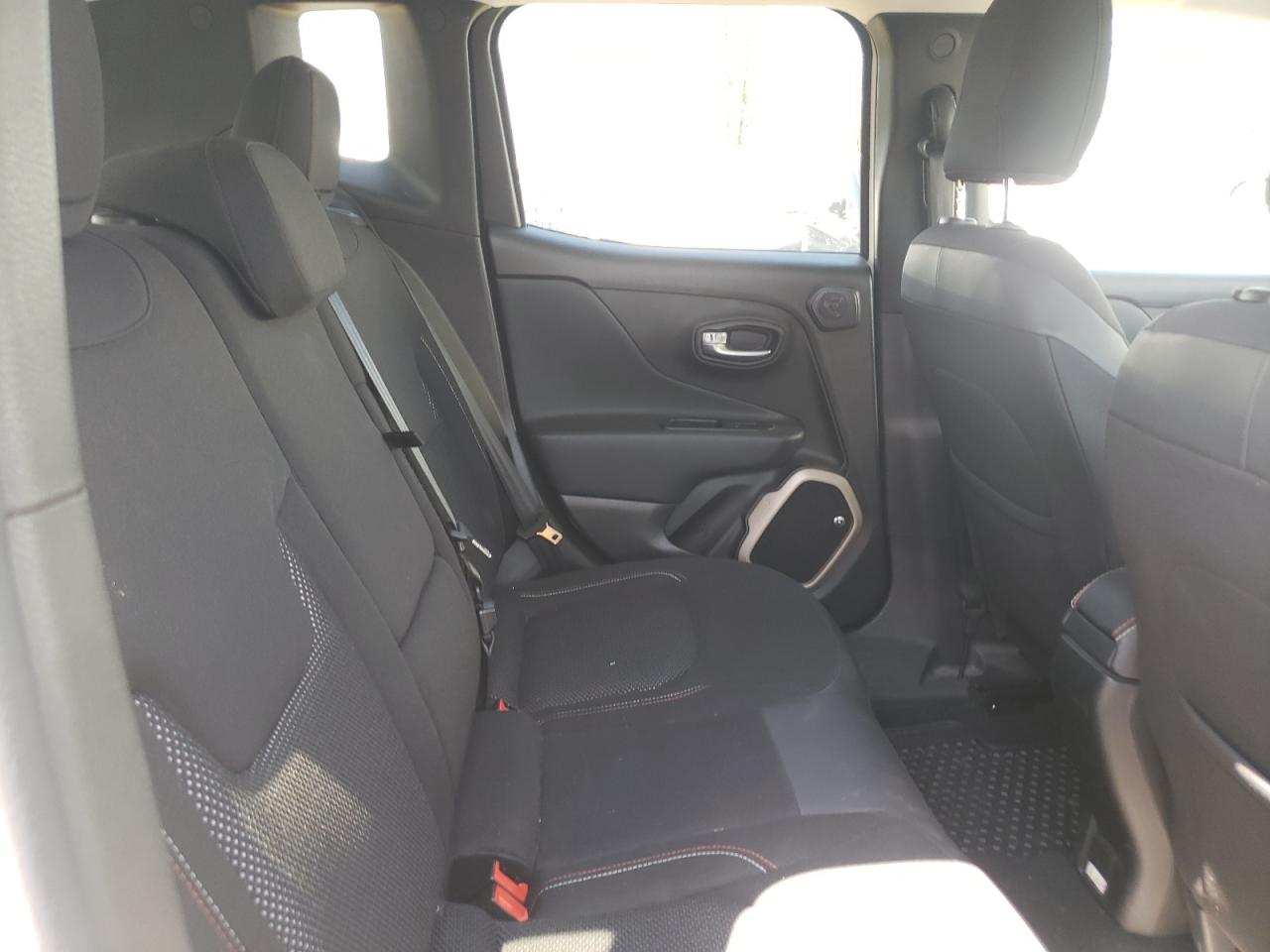 Photo 6 from auction – 2016 JEEP RENEGADE L with VIN ZACCJBBT5GPD56185