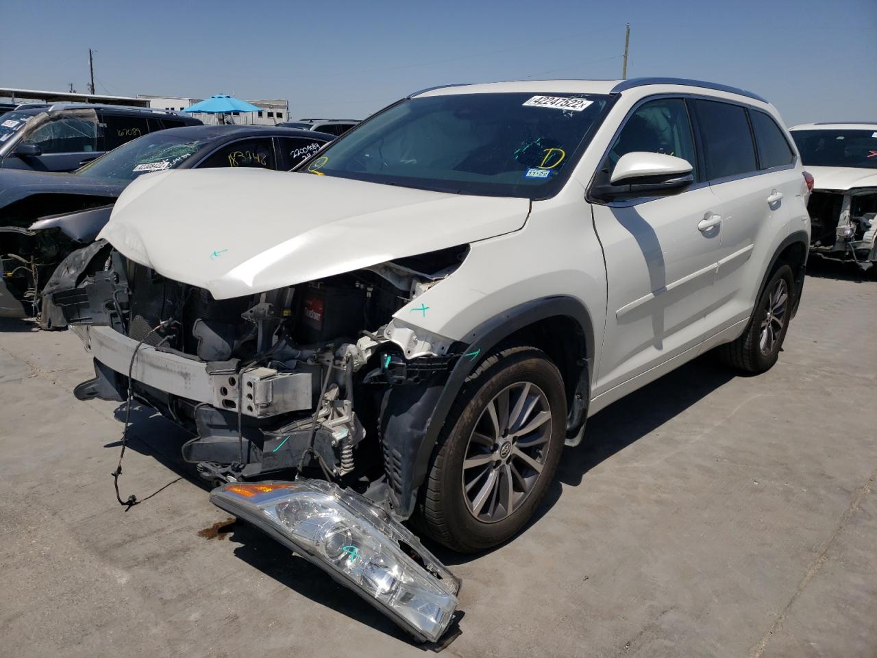 Photo 2 from auction – 2018 TOYOTA HIGHLANDER with VIN 5TDKZRFH3JS529344