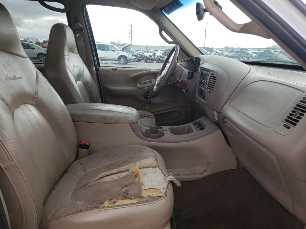 Photo 5 from auction – 2000 FORD EXPEDITION with VIN 1FMFU18L2YLC36934