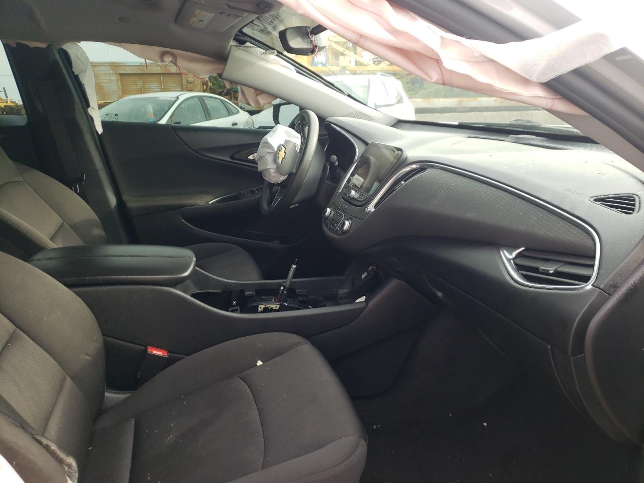 Photo 5 from auction – 2020 CHEVROLET MALIBU LT with VIN 1G1ZD5ST6LF014530