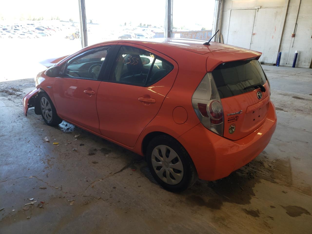 Photo 3 from auction – 2012 TOYOTA PRIUS C with VIN JTDKDTB35C1012570