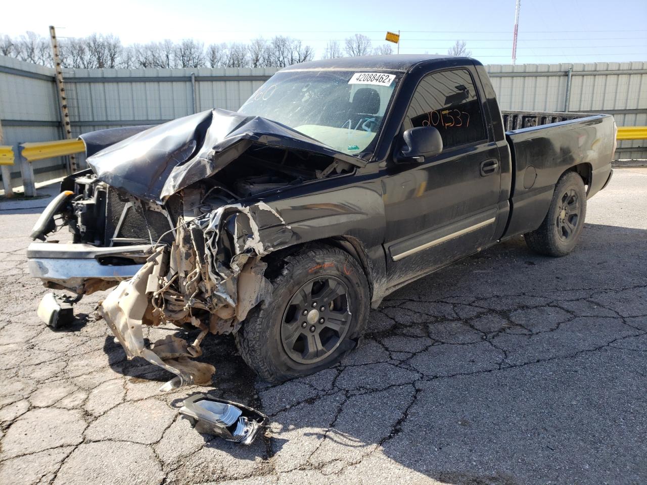 Photo 2 from auction – 2005 CHEVROLET SILVERADO with VIN 1GCEC14V85Z219381