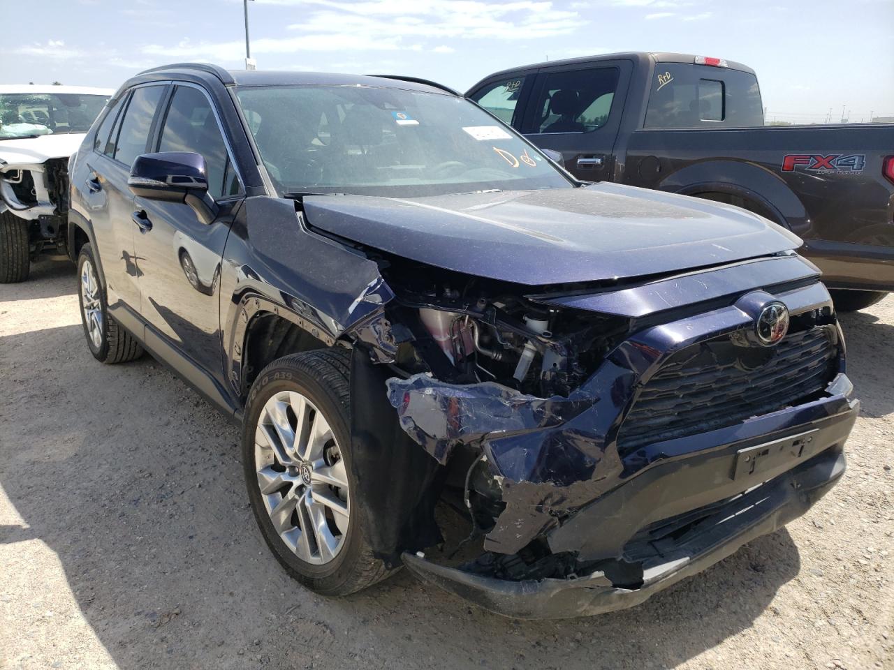 TOYOTA RAV4 XLE P 2019 with VIN 2T3C1RFVXKC022959 - Photo from auction