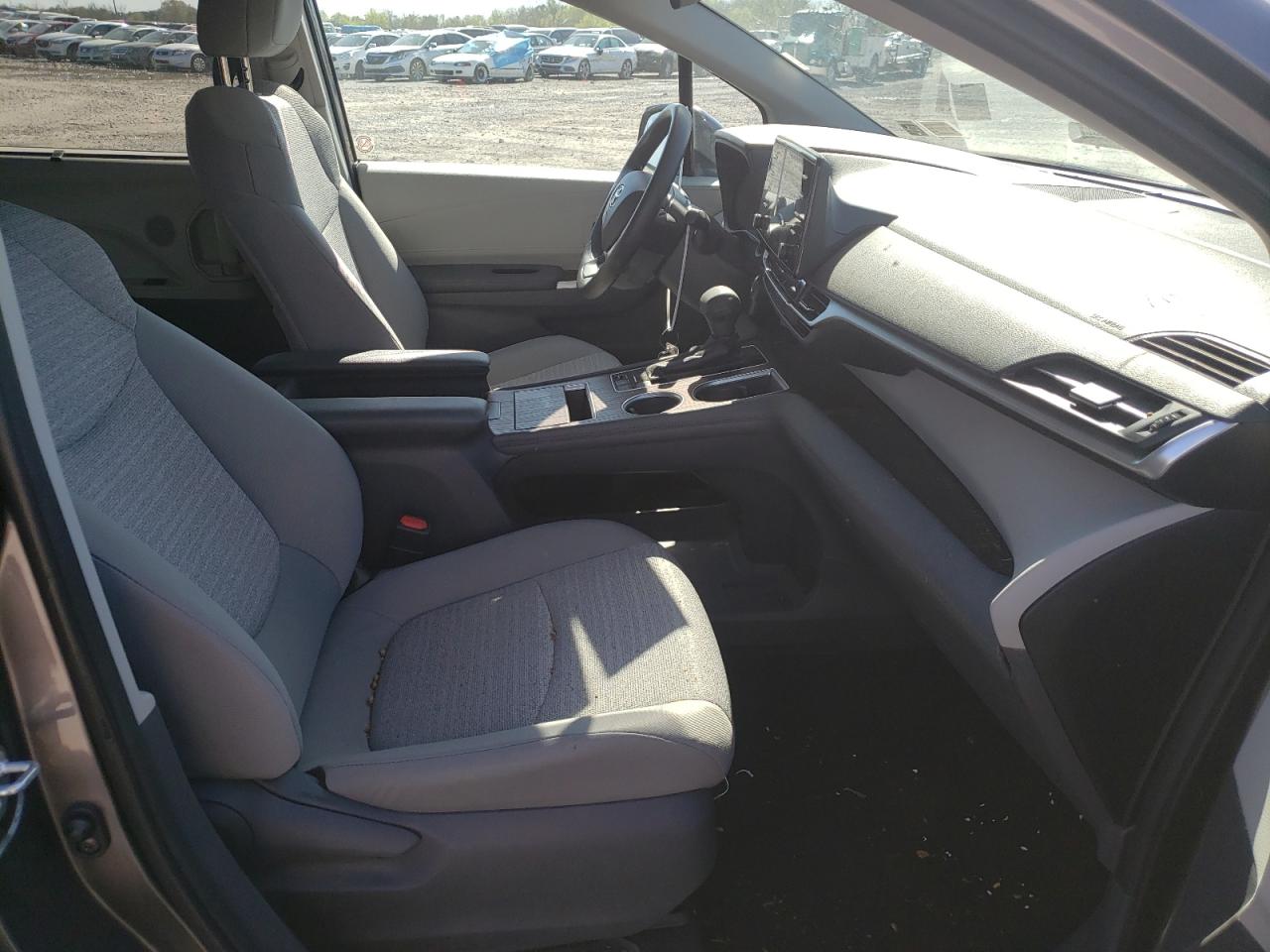 Photo 5 from auction – 2021 TOYOTA SIENNA LE with VIN 5TDKRKECXMS045236