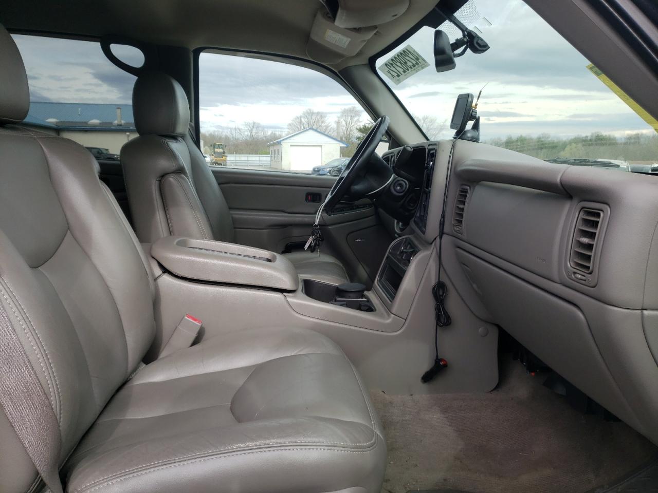 Photo 5 from auction – 2004 CHEVROLET SILVERADO with VIN 1GCHK23U74F220052
