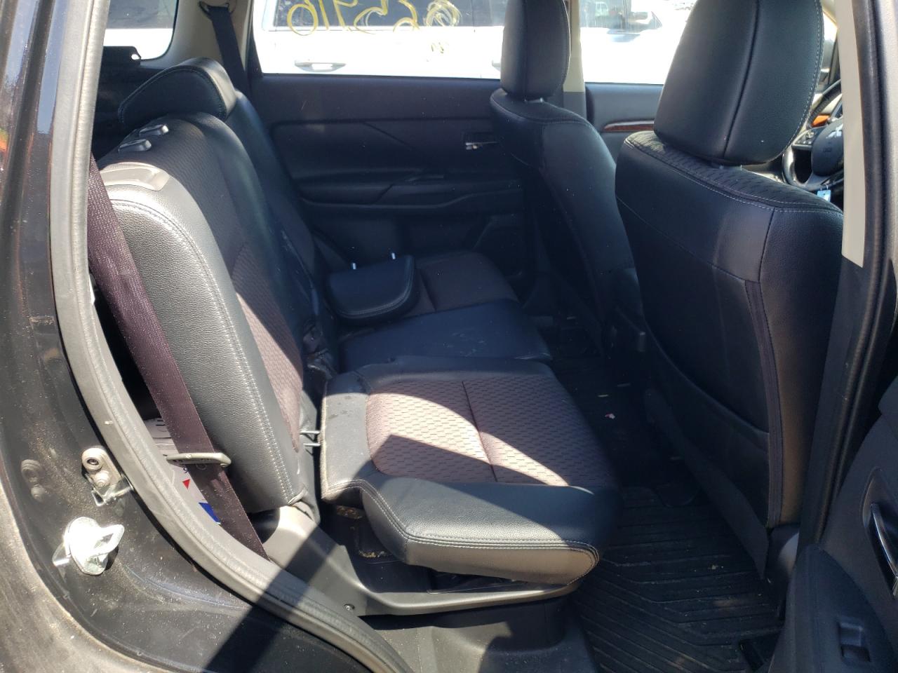 Photo 6 from auction – 2015 MITSUBISHI OUTLANDER with VIN JA4JZ4AX4FZ012468