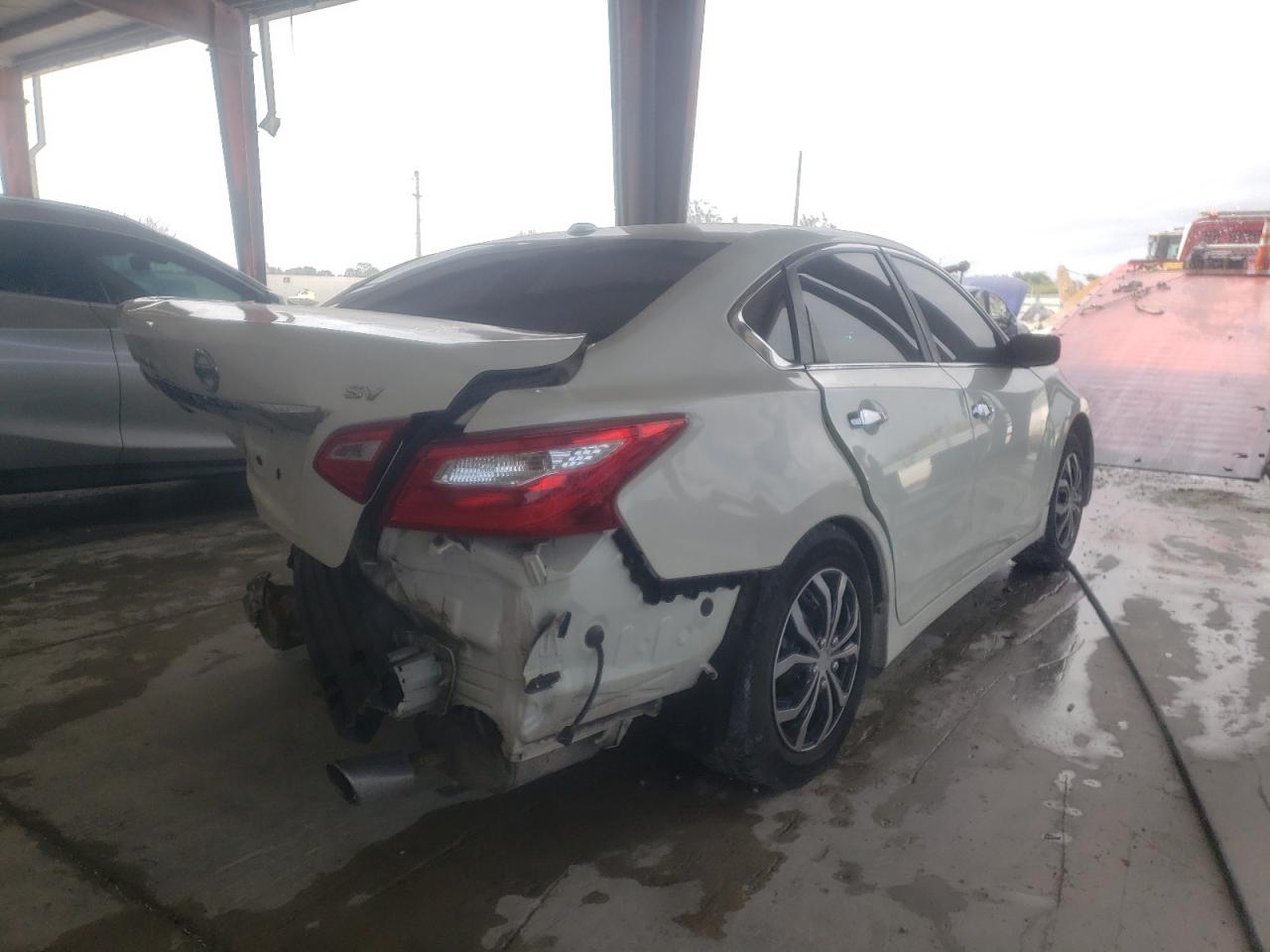 Photo 4 from auction – 2017 NISSAN ALTIMA 2.5 with VIN 1N4AL3AP1HC284229
