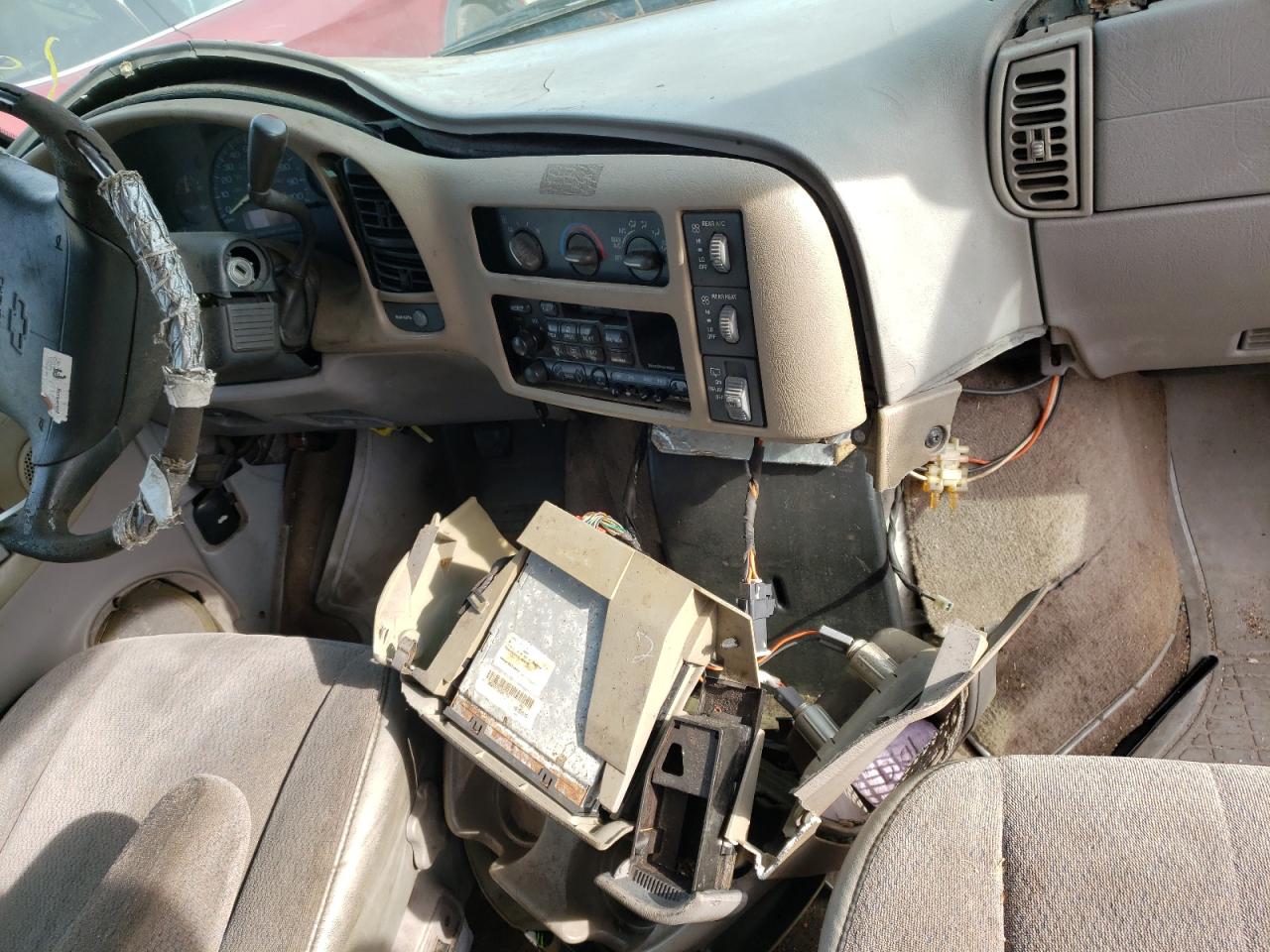 Photo 9 from auction – 1997 CHEVROLET ASTRO with VIN 1GNDM19W5VB123024