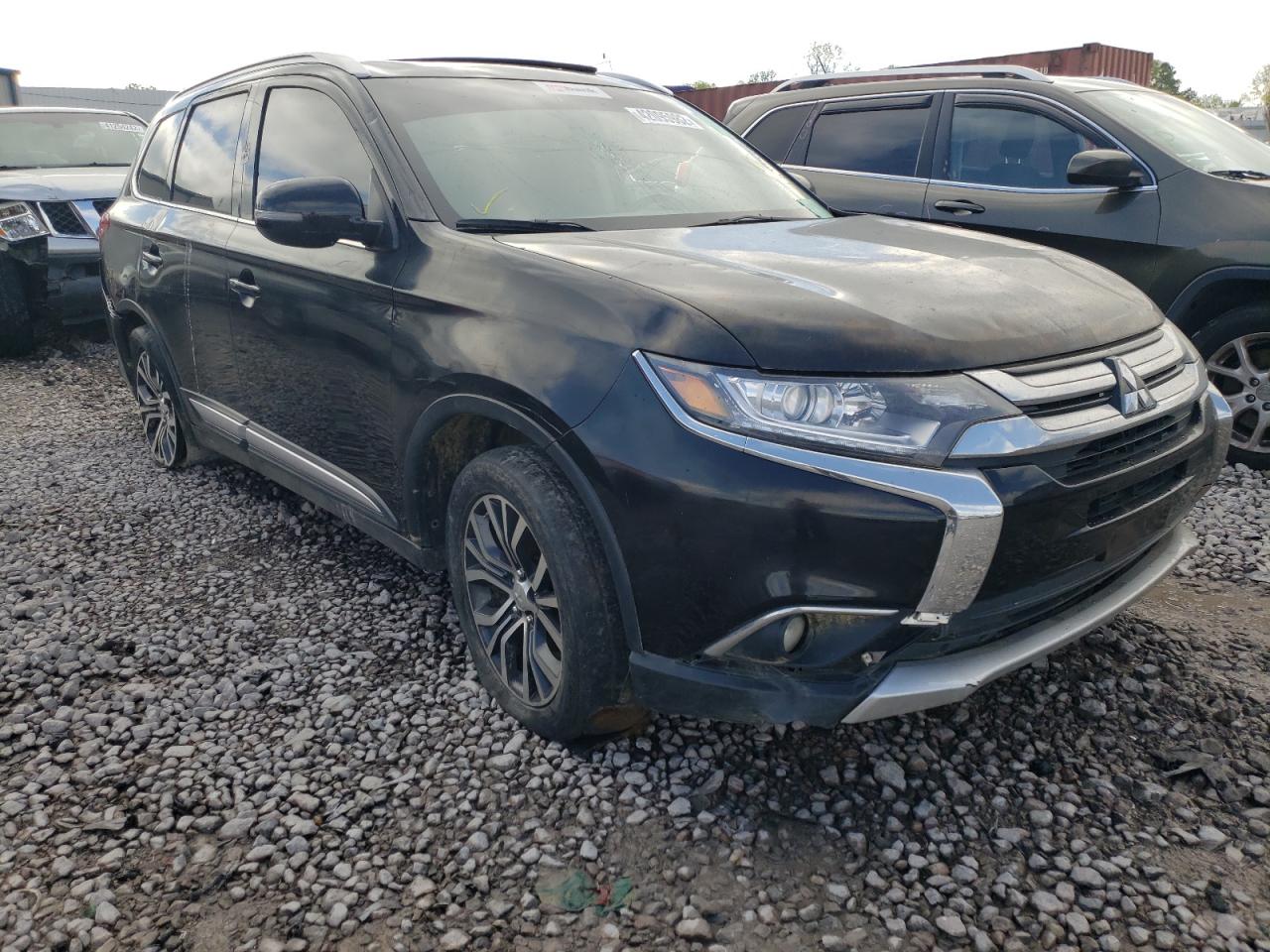 MITSUBISHI OUTLANDER 2017 with VIN JA4AZ3A34HZ057548 - Photo from auction