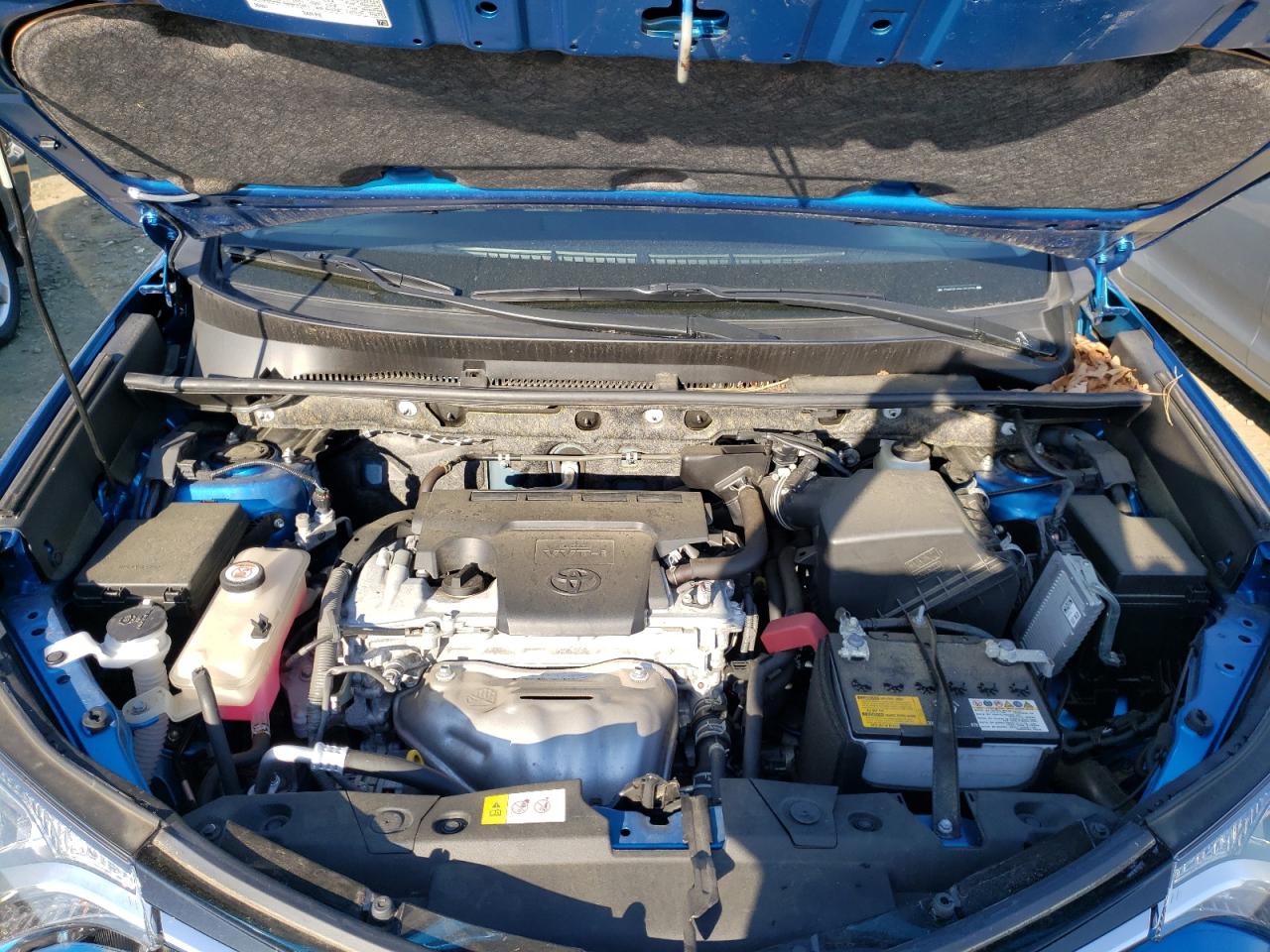 Photo 7 from auction – 2017 TOYOTA RAV4 XLE with VIN JTMRFREV5HJ707339
