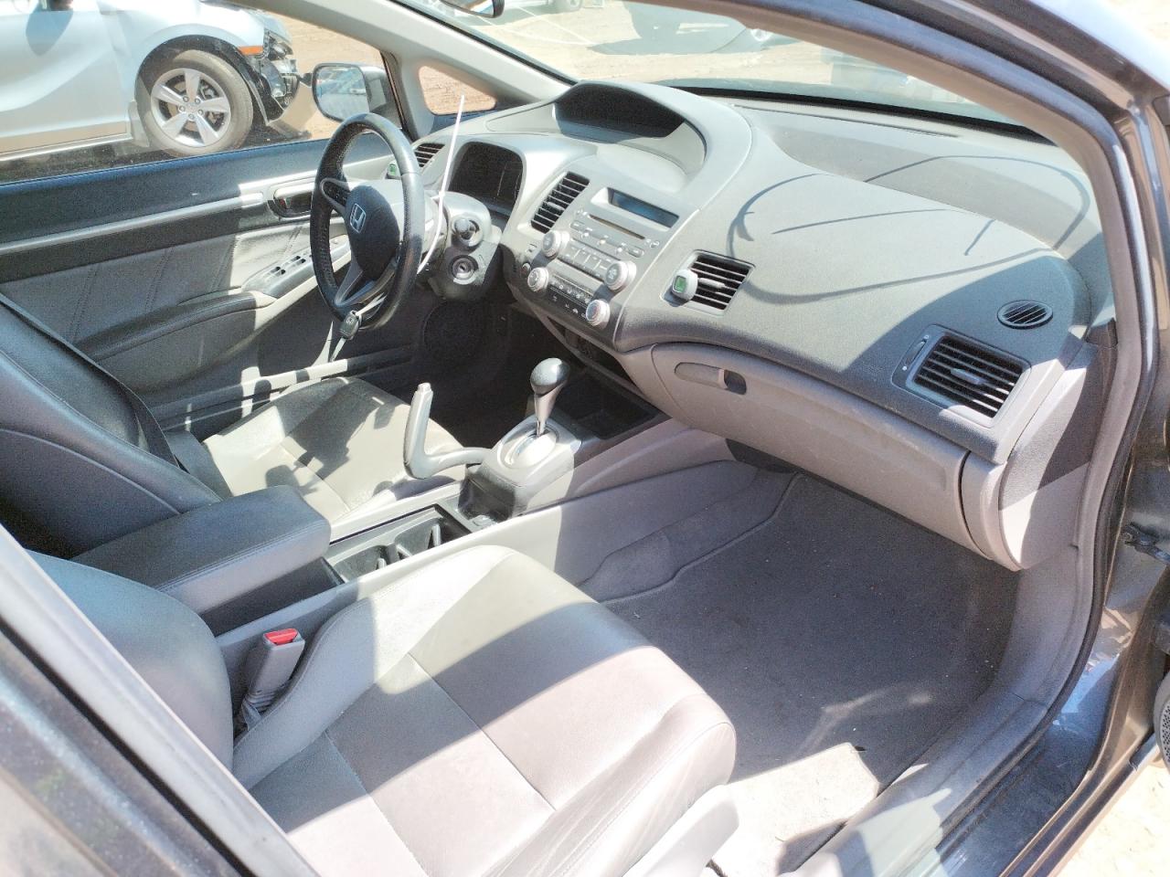 Photo 5 from auction – 2010 HONDA CIVIC EXL with VIN 19XFA1F99AE044753