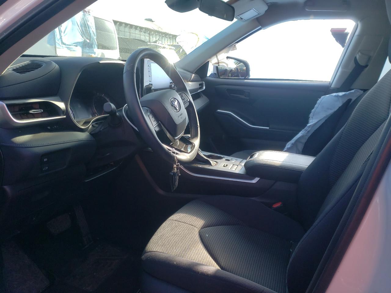Photo 5 from auction – 2021 TOYOTA HIGHLANDER with VIN 5TDBZRBH7MS530023