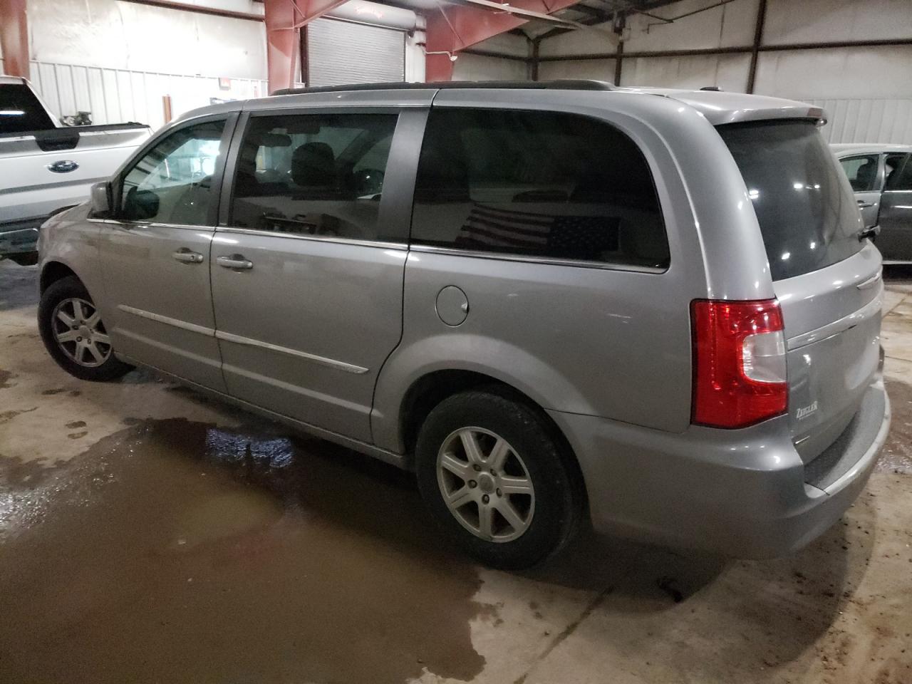 Photo 3 from auction – 2013 CHRYSLER TOWN & COU with VIN 2C4RC1BGXDR657933