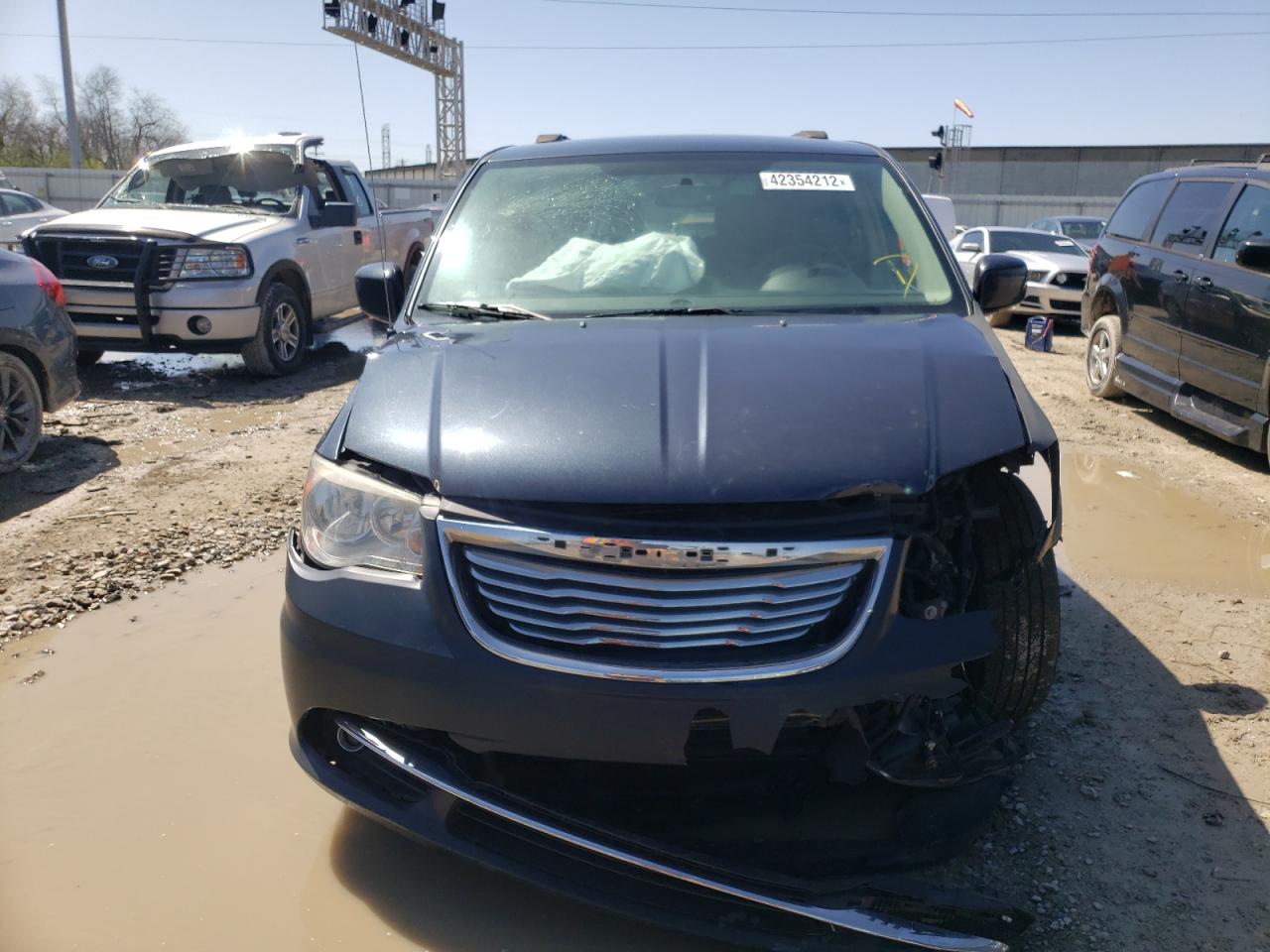 Photo 9 from auction – 2014 CHRYSLER TOWN & COU with VIN 2C4RC1BG8ER172398