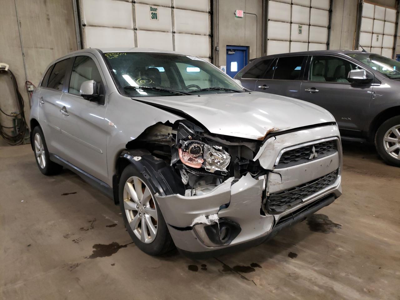 MITSUBISHI OUTLANDER 2015 with VIN 4A4AR4AU9FE013658 - Photo from auction