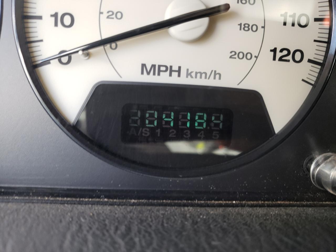Photo 8 from auction – 2002 JEEP GRAND CHER with VIN 1J8GW58J12C148952