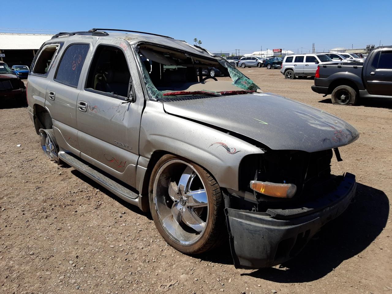 GMC DENALI 2002 with VIN 1GKEK63U82J262898 - Photo from auction