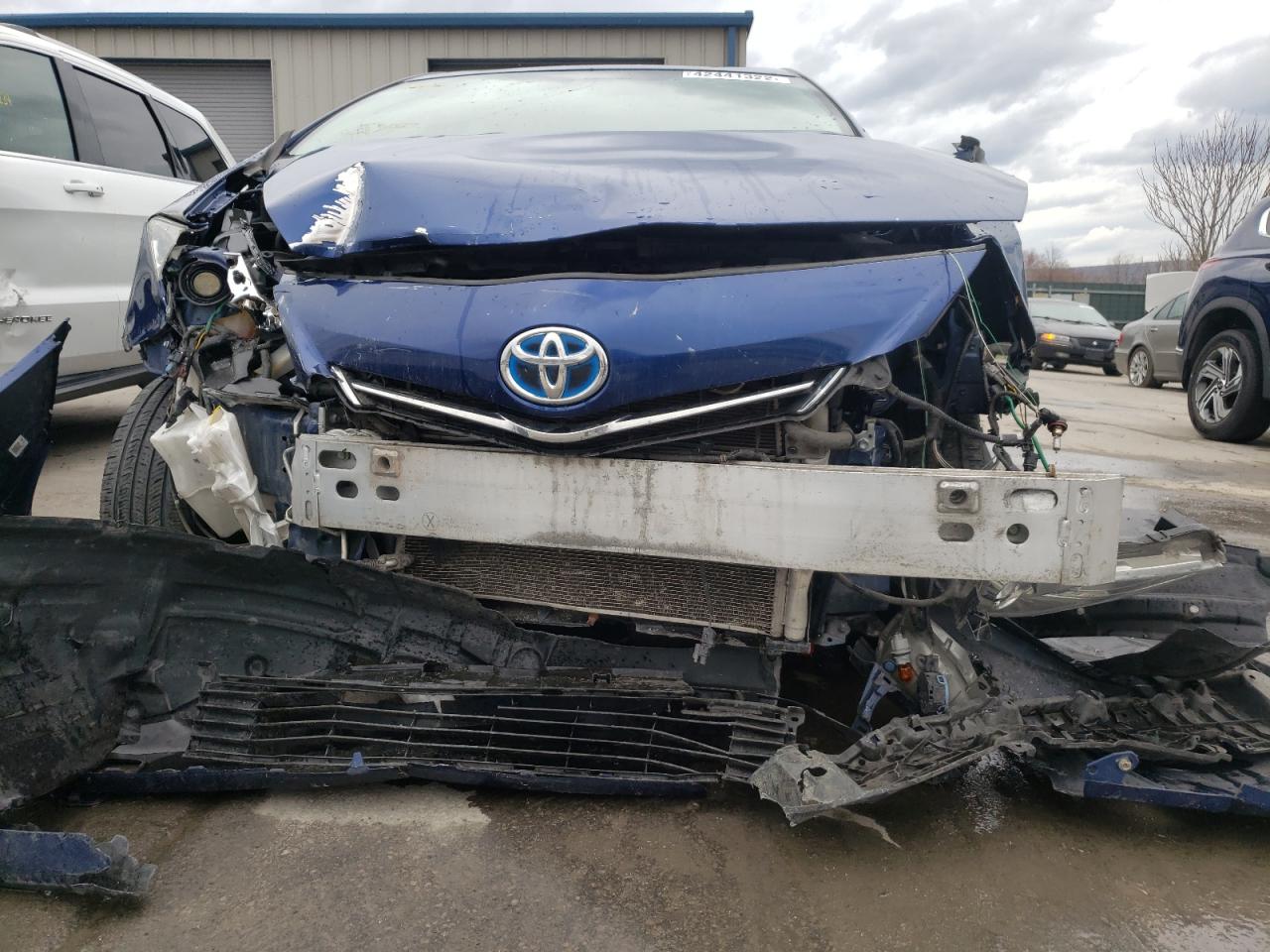 Photo 9 from auction – 2014 TOYOTA PRIUS V with VIN JTDZN3EU0E3321435
