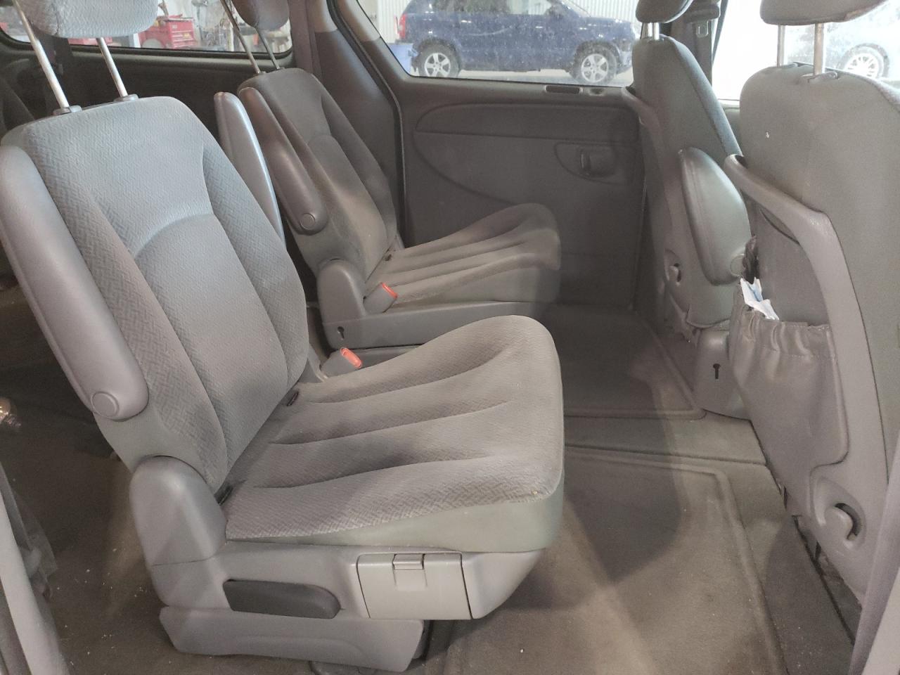 Photo 6 from auction – 2005 CHRYSLER TOWN & COU with VIN 2C4GP44R85R552952