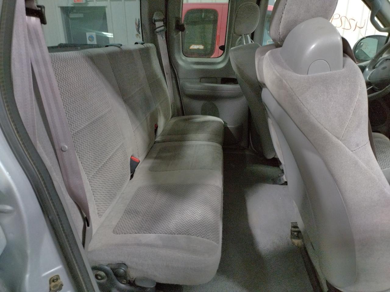 Photo 6 from auction – 2002 FORD F150 with VIN 1FTRX18L42NA93280