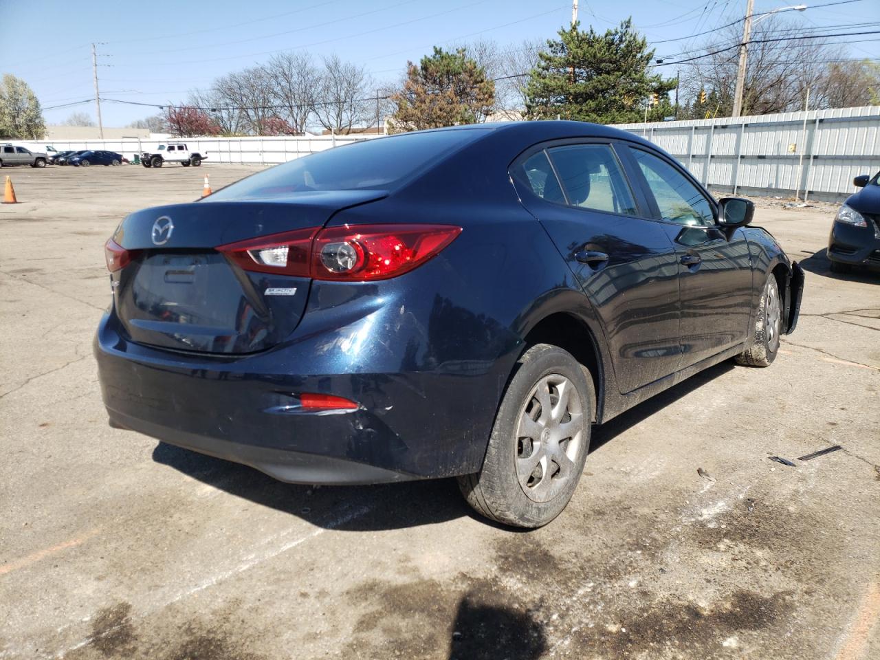 Photo 4 from auction – 2014 MAZDA 3 SPORT with VIN JM1BM1U73E1150356