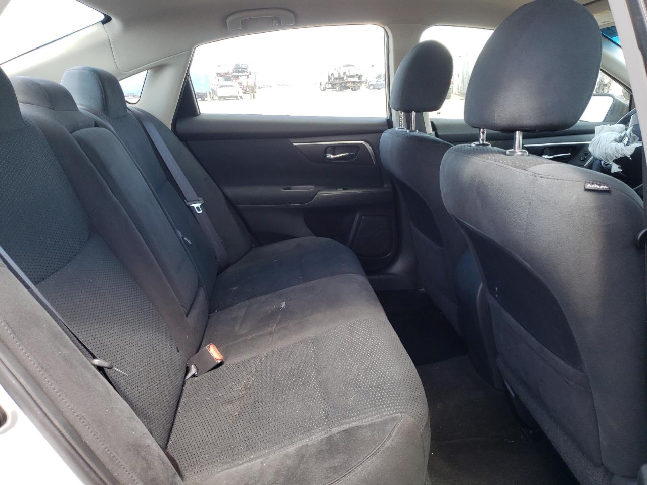 Photo 6 from auction – 2015 NISSAN ALTIMA 2.5 with VIN 1N4AL3AP1FN323113