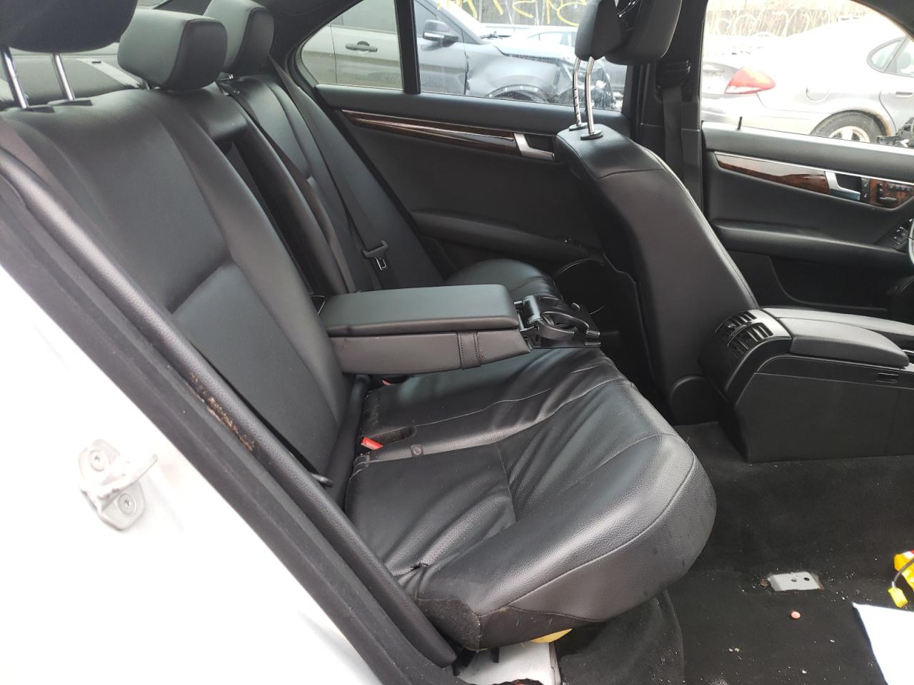 Photo 6 from auction – 2012 MERCEDES-BENZ C 300 4MAT with VIN WDDGF8BB2CA712119