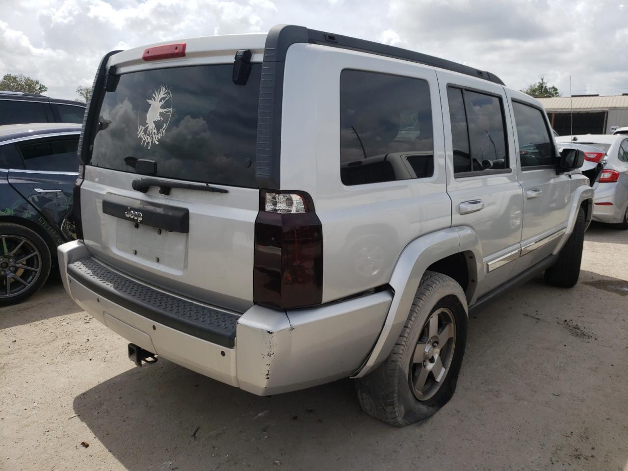 Photo 4 from auction – 2010 JEEP COMMANDER with VIN 1J4RH4GK1AC140941