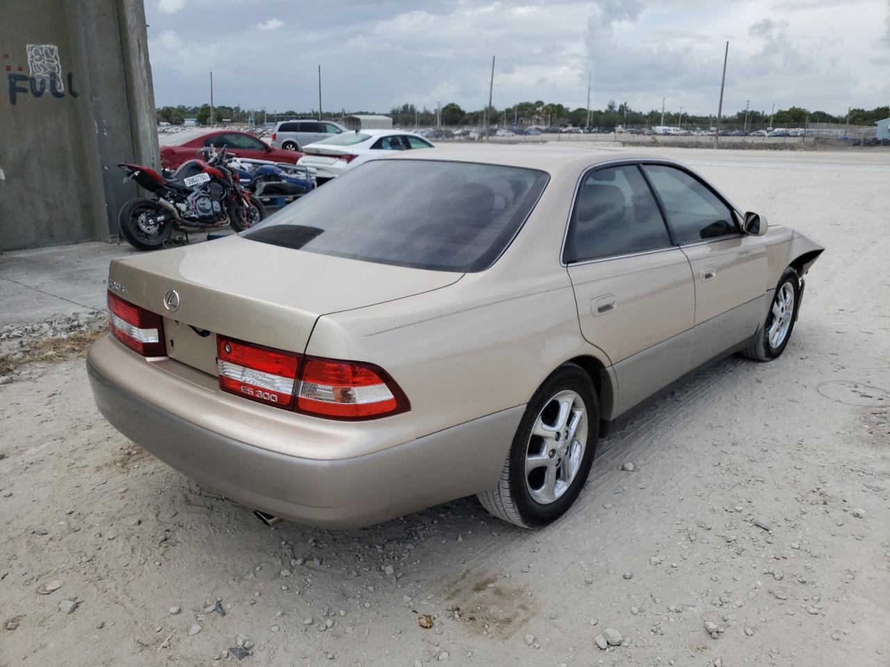 Photo 4 from auction – 2000 LEXUS ES 300 with VIN JT8BF28G1Y0246621