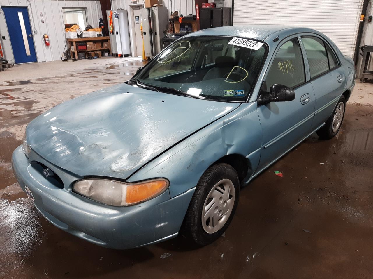Photo 2 from auction – 1998 FORD ESCORT with VIN 1FAFP13PXWW129928