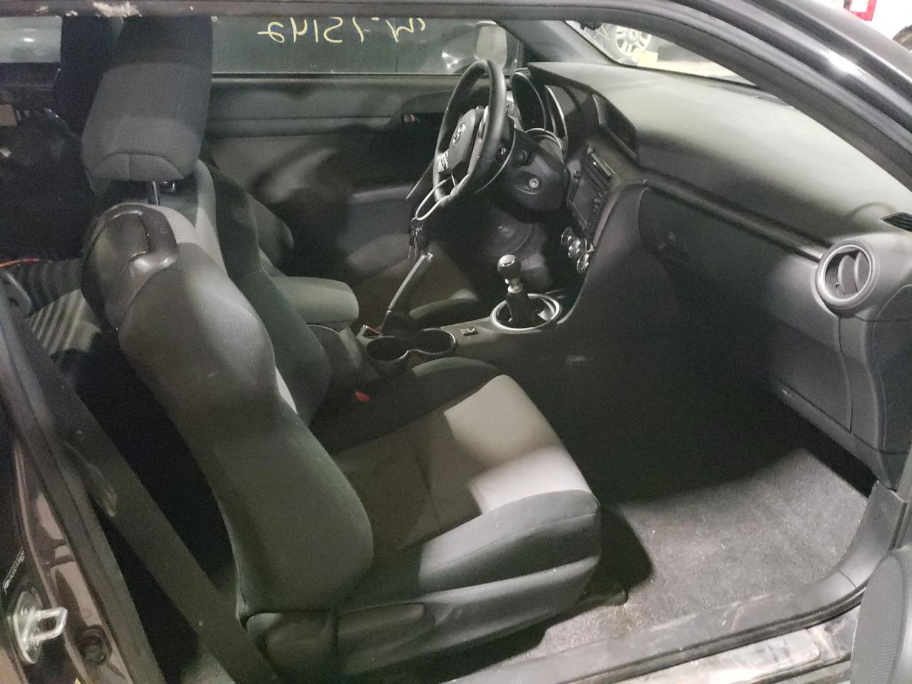 Photo 5 from auction – 2015 TOYOTA SCION TC with VIN JTKJF5C71F3096391