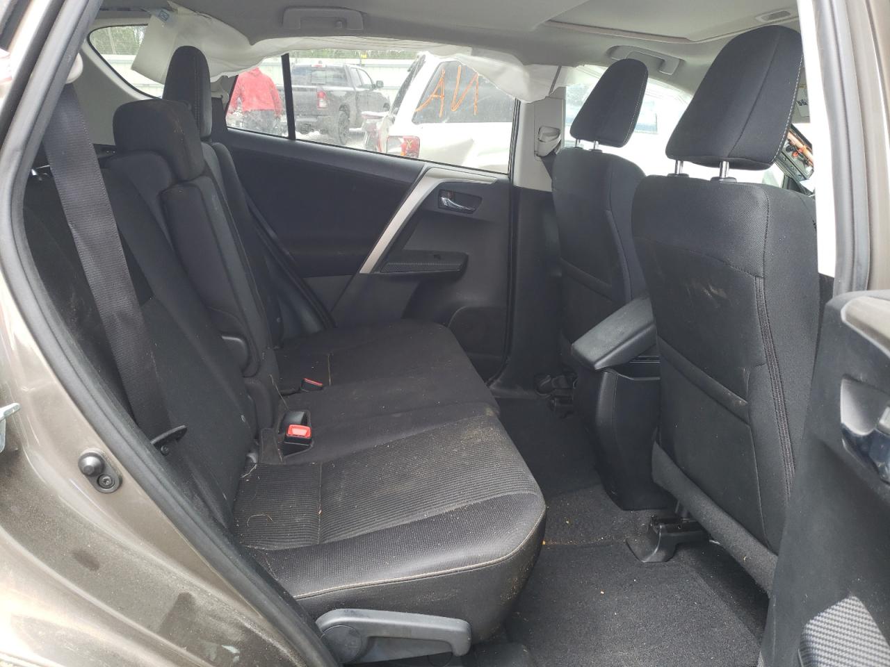 Photo 6 from auction – 2015 TOYOTA RAV4 XLE with VIN 2T3WFREV2FW220360
