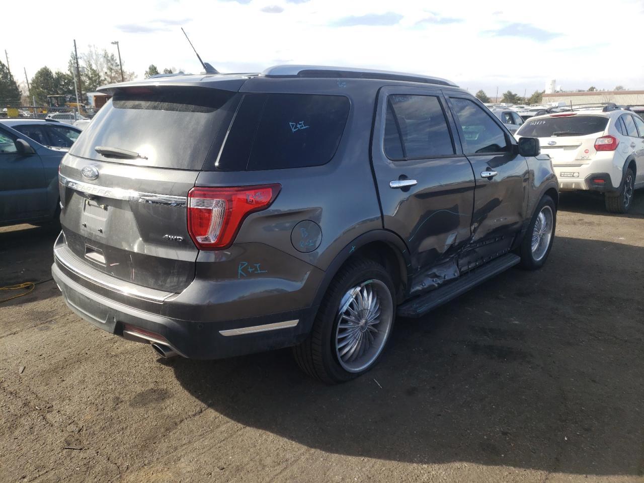 Photo 4 from auction – 2018 FORD EXPLORER L with VIN 1FM5K8F84JGB91390