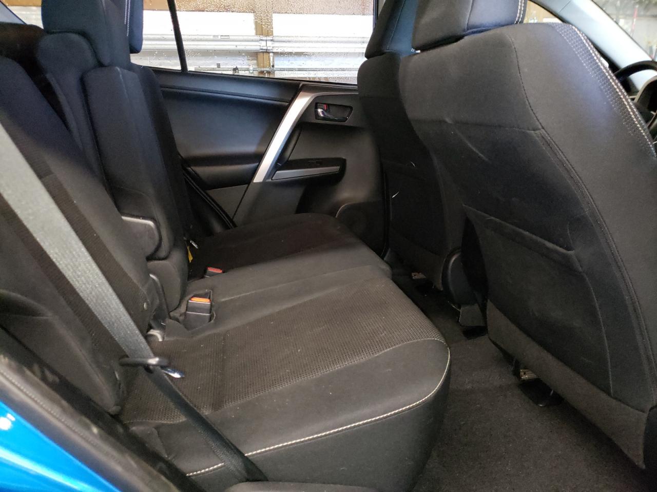 Photo 6 from auction – 2016 TOYOTA RAV4 XLE with VIN JTMWFREV6GJ083438