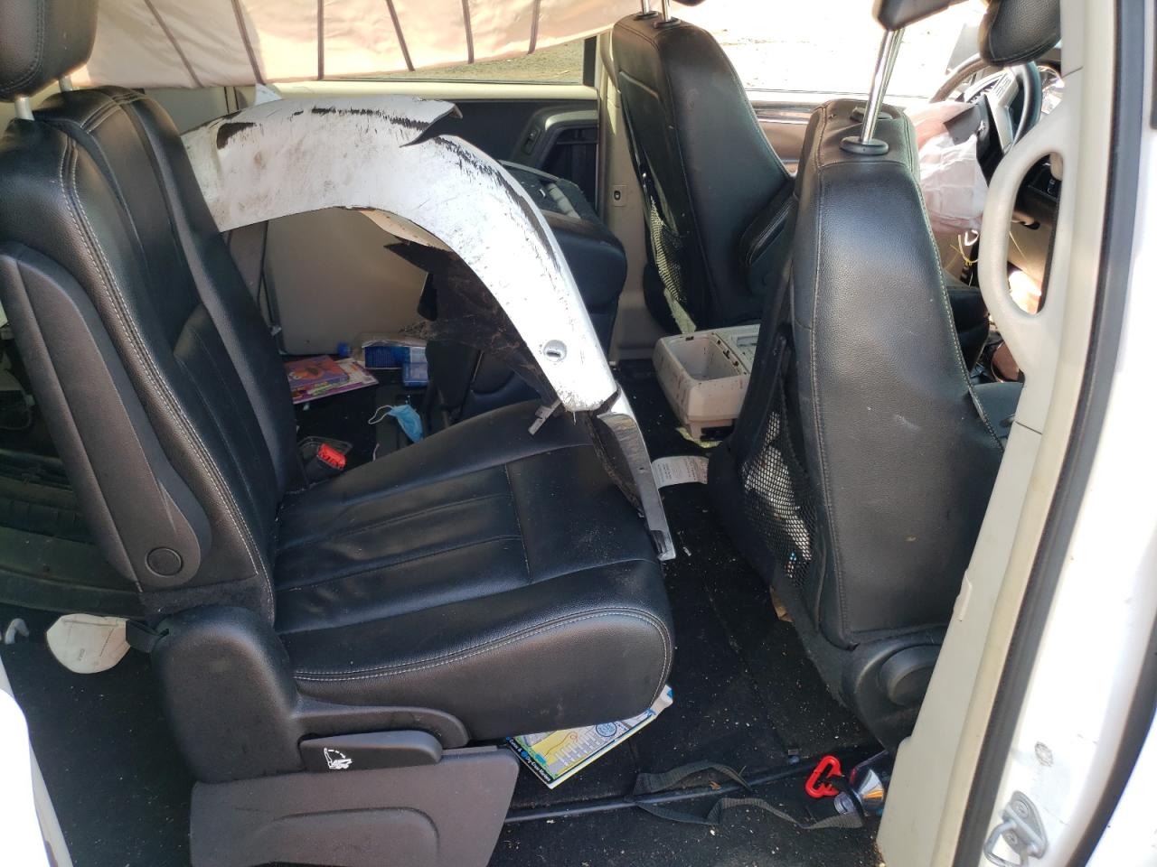 Photo 6 from auction – 2016 CHRYSLER TOWN & COU with VIN 2C4RC1BG6GR269182