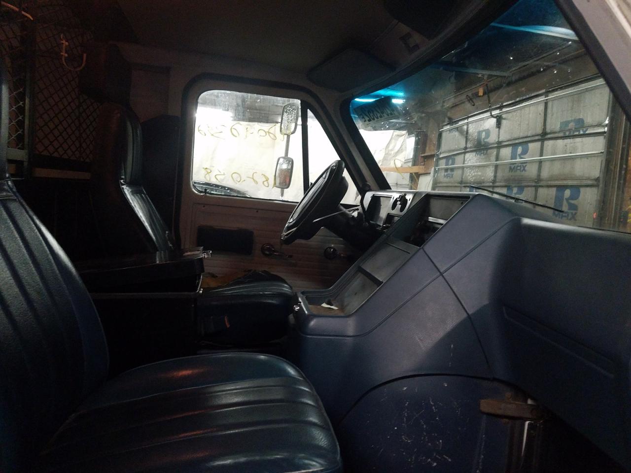 Photo 5 from auction – 1994 CHEVROLET G20 with VIN 1GCEG25Z5RF176038