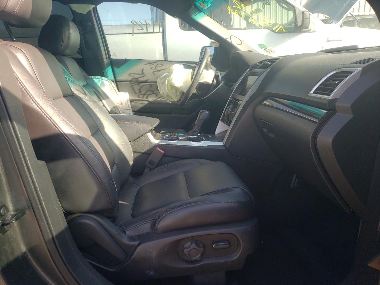 Photo 5 from auction – 2015 FORD EXPLORER L with VIN 1FM5K7F86FGB81784