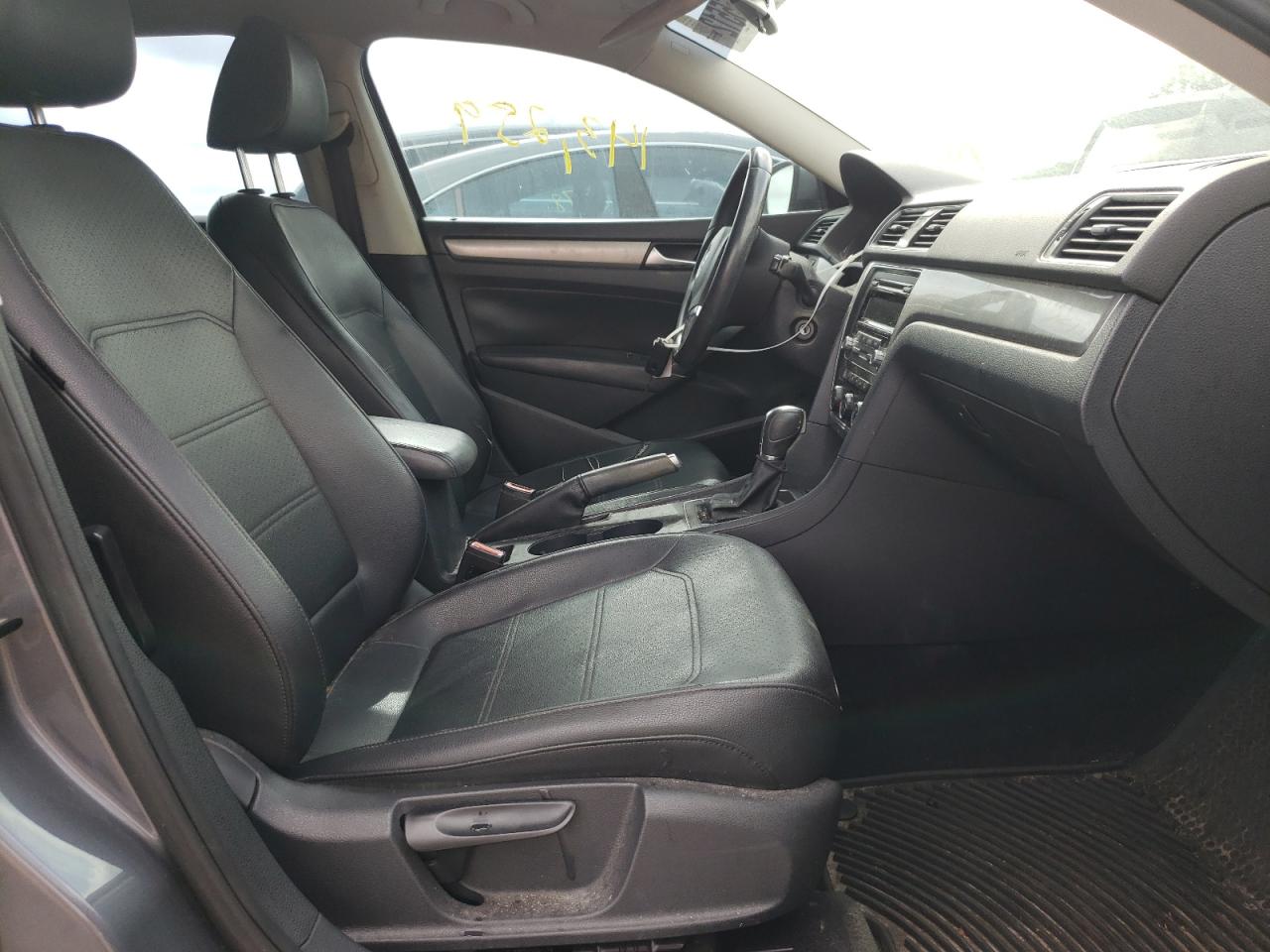 Photo 5 from auction – 2014 VOLKSWAGEN PASSAT S with VIN 1VWAT7A31EC058859