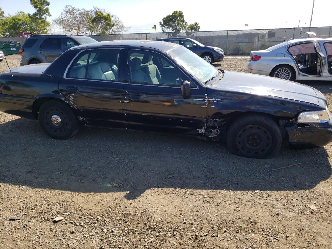 Photo 9 from auction – 2005 FORD CROWN VICT with VIN 2FAFP71W95X147787