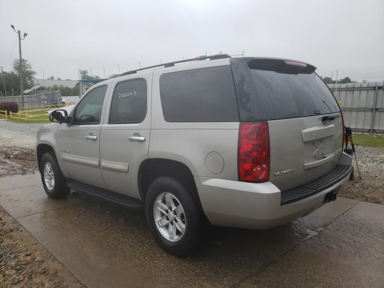 Photo 3 from auction – 2007 GMC YUKON with VIN 1GKFC13J37J148874