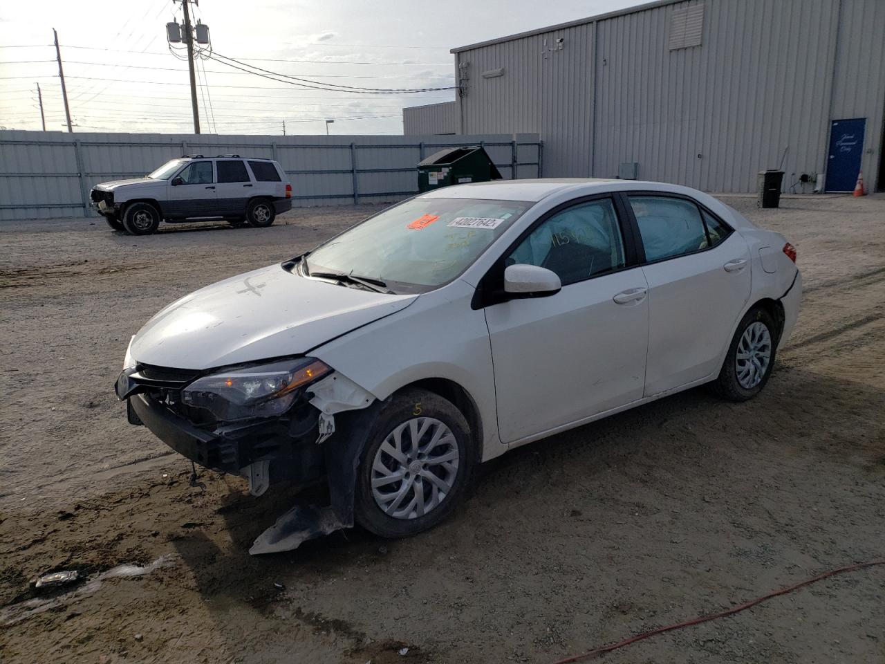 Photo 2 from auction – 2017 TOYOTA COROLLA L with VIN 5YFBURHE5HP660019