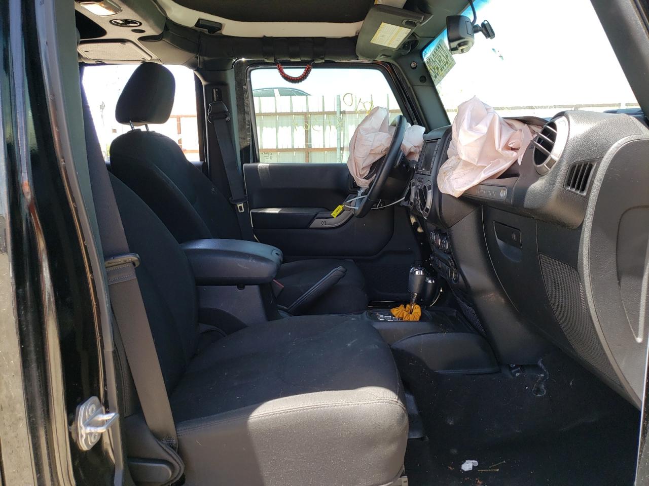 Photo 5 from auction – 2016 JEEP WRANGLER U with VIN 1C4BJWDG9GL329191