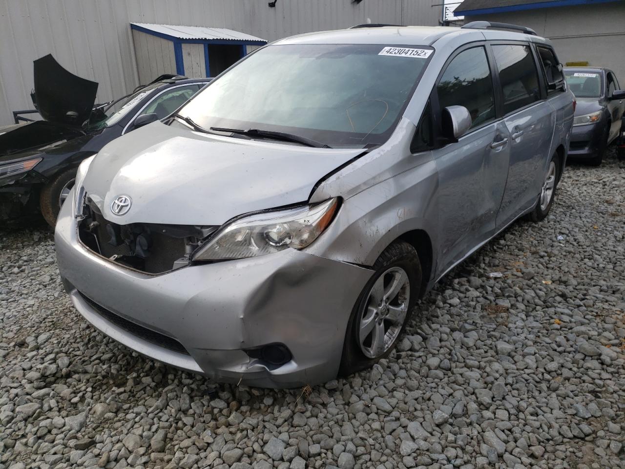 Photo 2 from auction – 2015 TOYOTA SIENNA LE with VIN 5TDKK3DC2FS630424