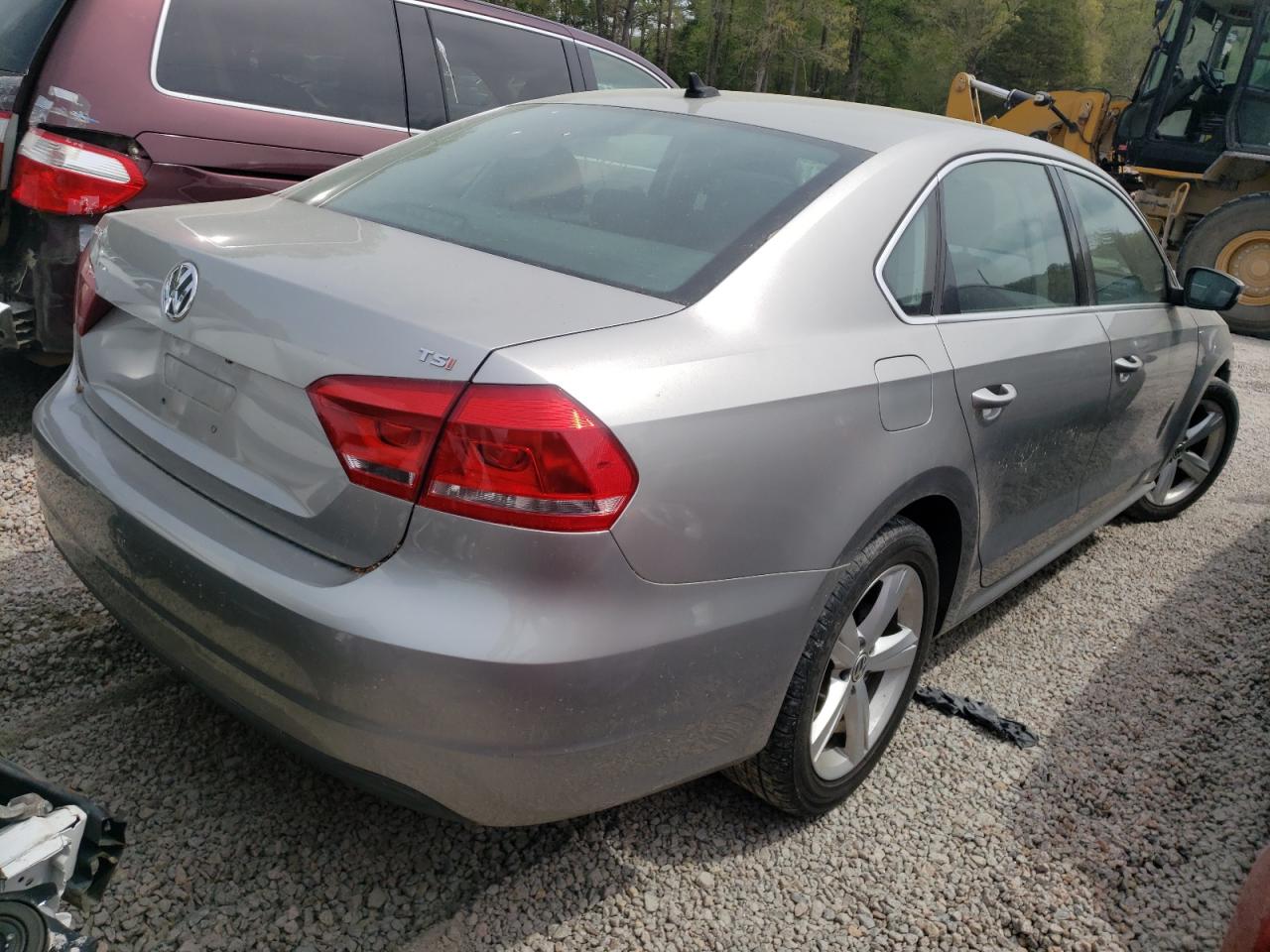 Photo 4 from auction – 2014 VOLKSWAGEN PASSAT S with VIN 1VWAS7A34EC028998