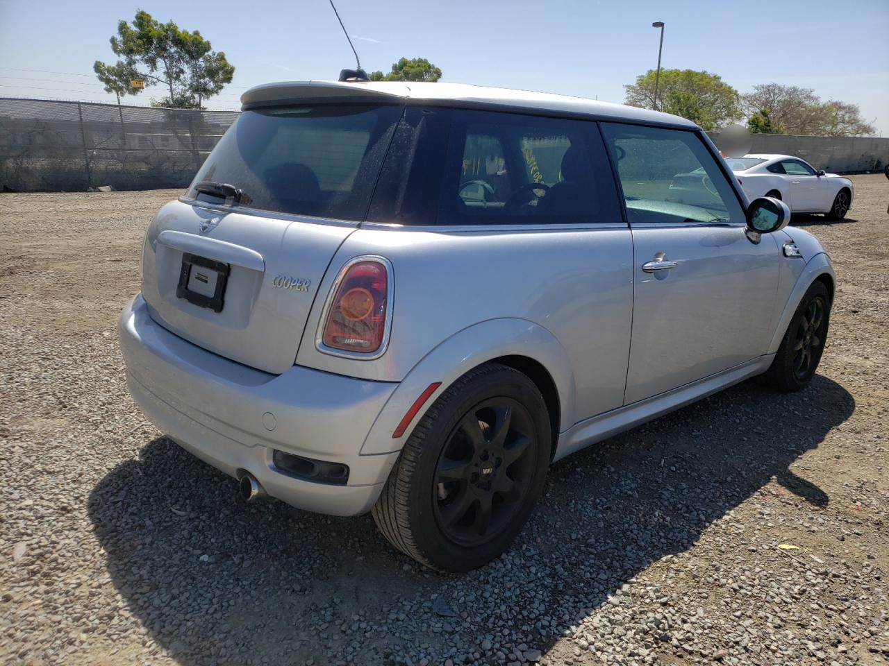 Photo 4 from auction – 2010 MINI COOPER with VIN WMWMF3C52ATZ27135