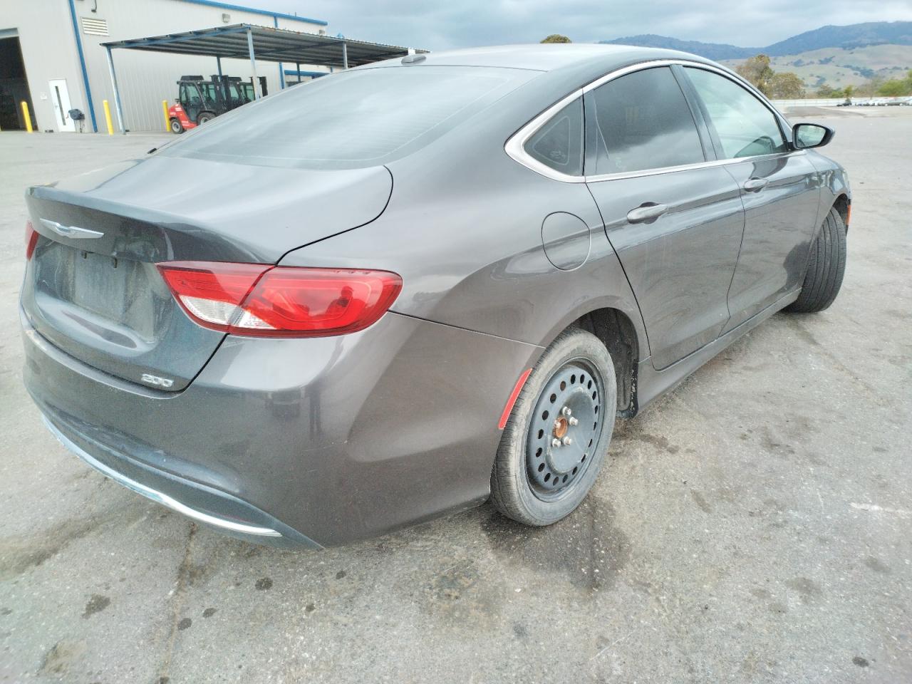 Photo 4 from auction – 2015 CHRYSLER 200 LIMITE with VIN 1C3CCCAB0FN617114