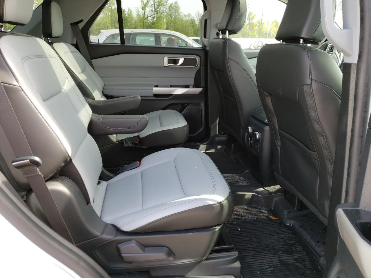 Photo 18 from auction – 2021 FORD EXPLORER X with VIN 1FMSK8DH2MGC05636